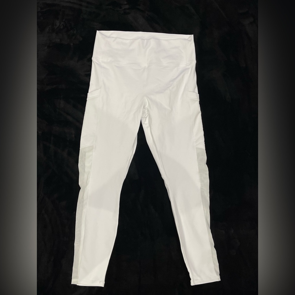 Fabletics Leggings Women’s Large White Mila 7/8 High Waisted with Mesh Pockets